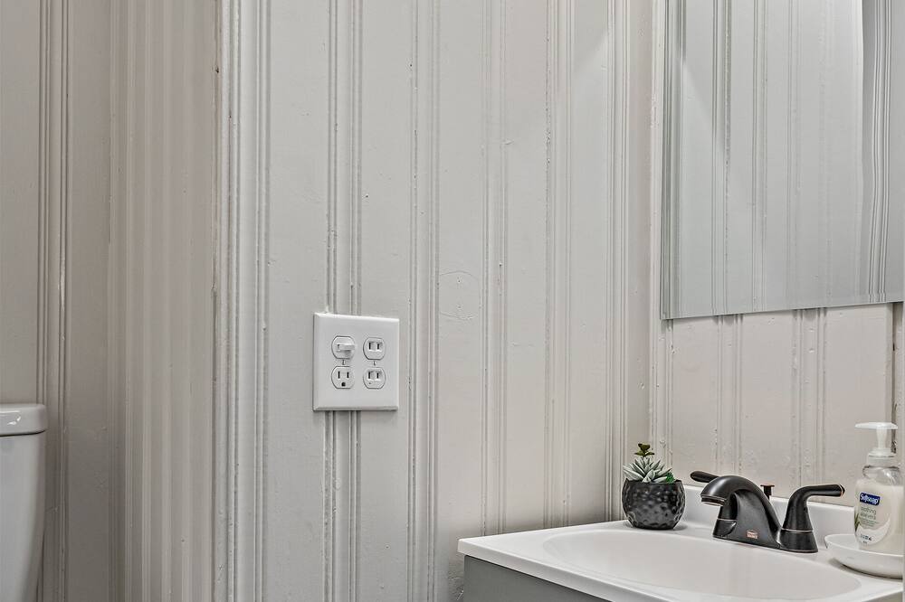 Photo of Bathroom in Broadmoor