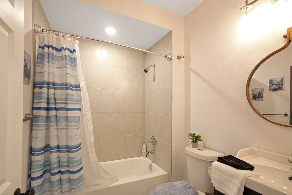 Photo of Bathroom in Harlandale