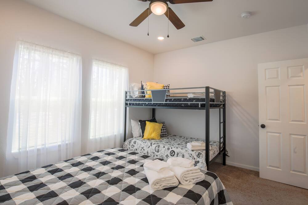 Photo of Bedroom in Harlandale