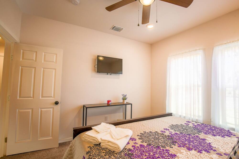 Photo of Bedroom in Harlandale