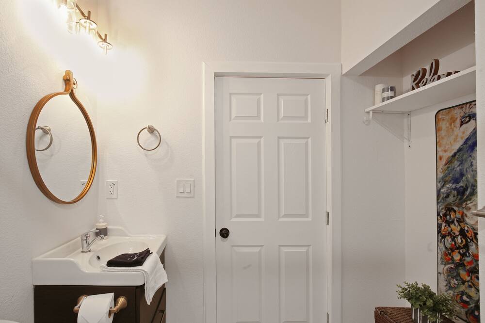 Photo of Bathroom in Harlandale