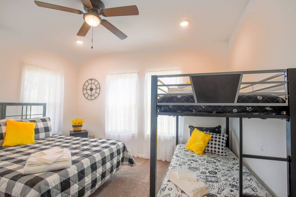Photo of Bedroom in Harlandale