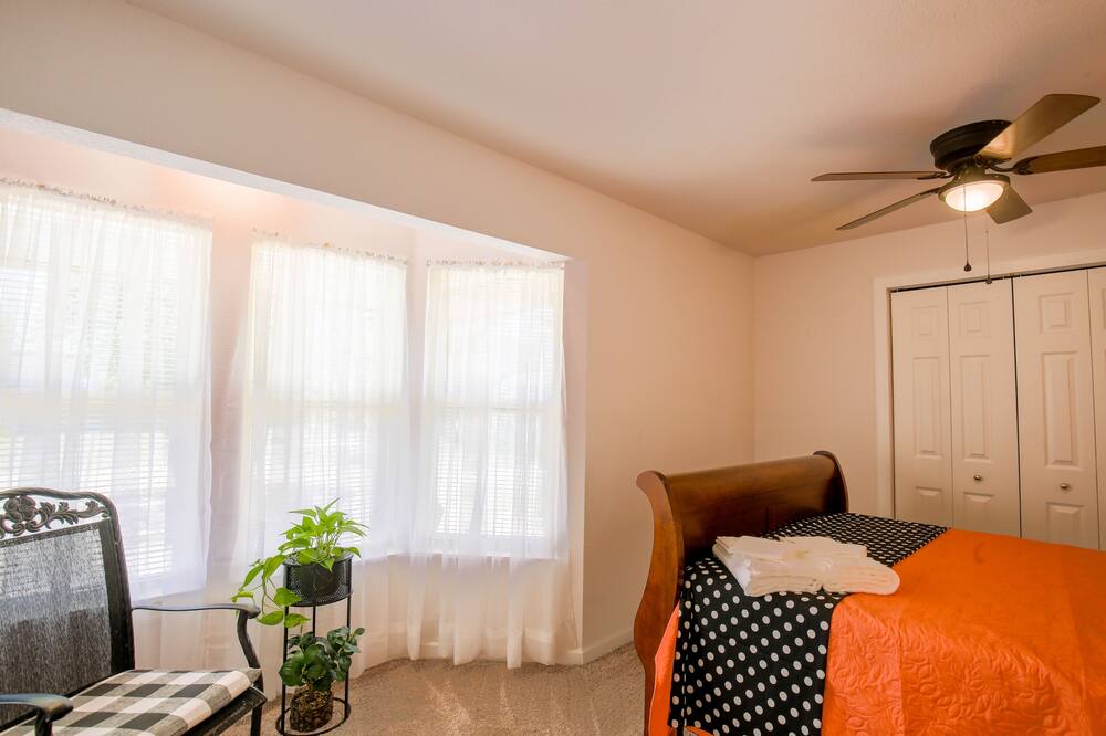 Photo of Bedroom in Harlandale