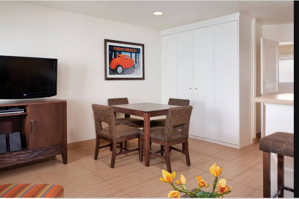 Photo of Livingroom in Downtown