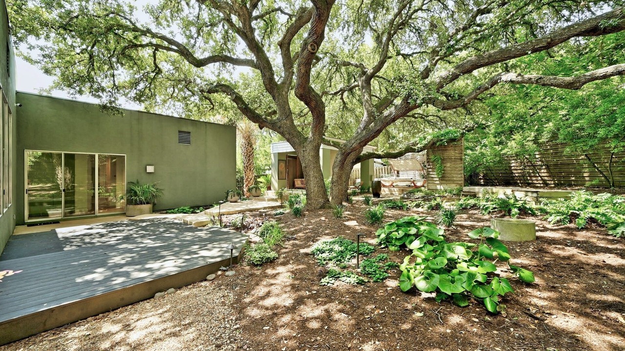 Photo of Outdoor in Austin Lake Estates