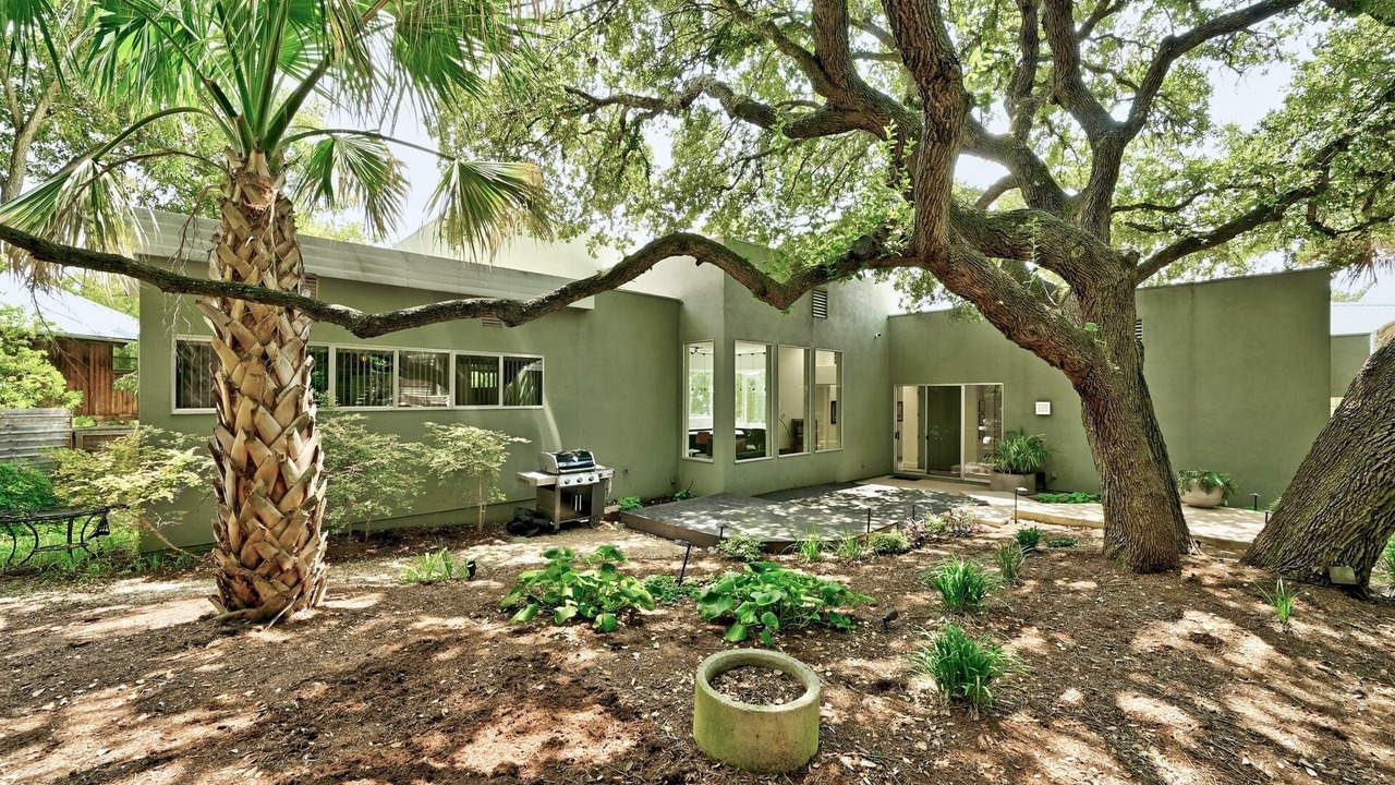 Photo of Outdoor in Austin Lake Estates
