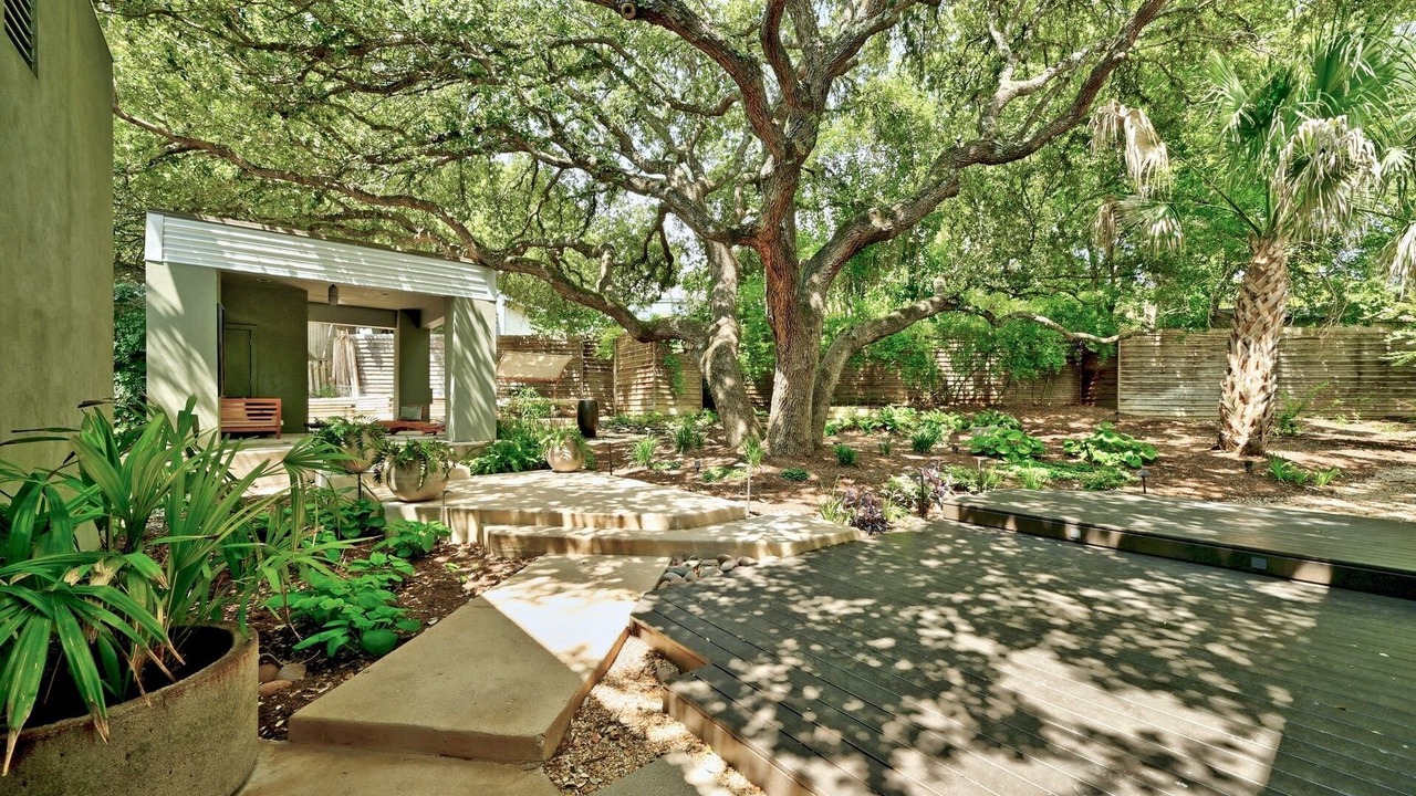 Photo of Outdoor in Austin Lake Estates