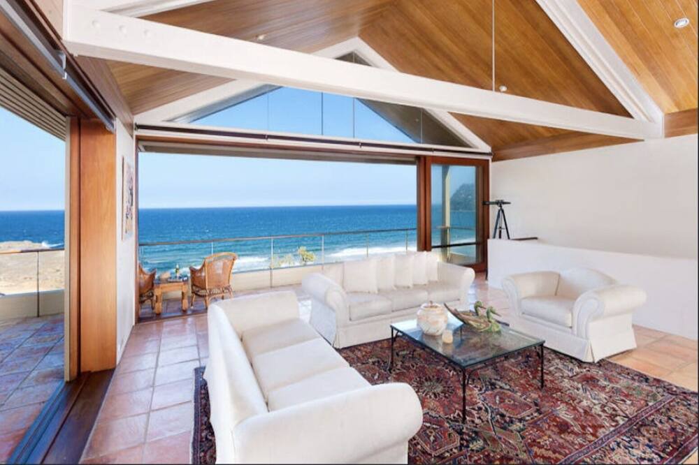 Photo of Livingroom in Whale Beach