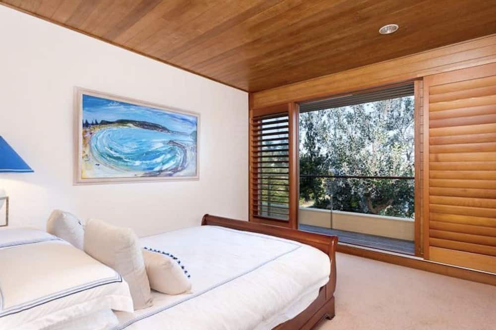 Photo of Bedroom in Whale Beach