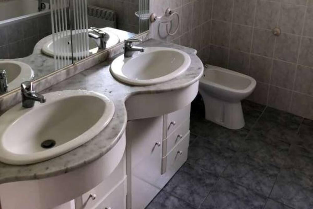 Photo of Bathroom in La Croix-Blanche