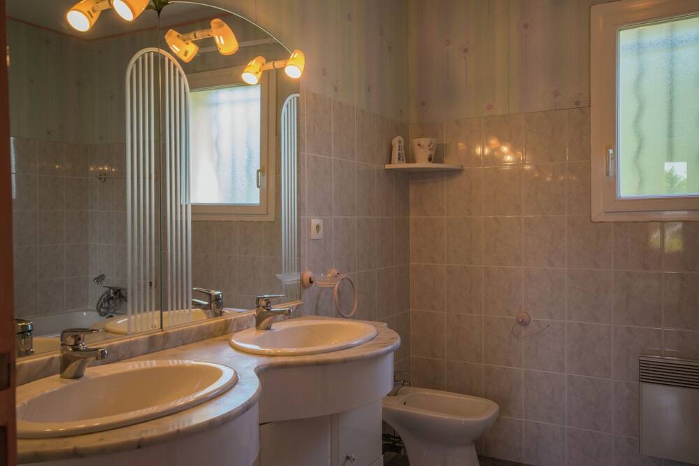 Photo of Bathroom in La Croix-Blanche