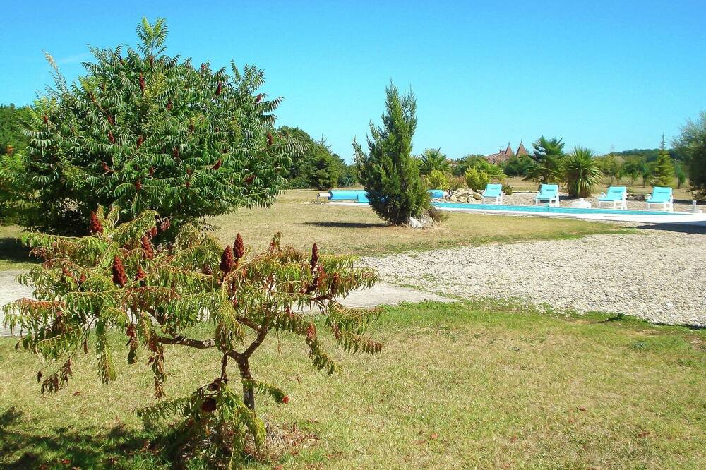 Photo of Outdoor in La Croix-Blanche