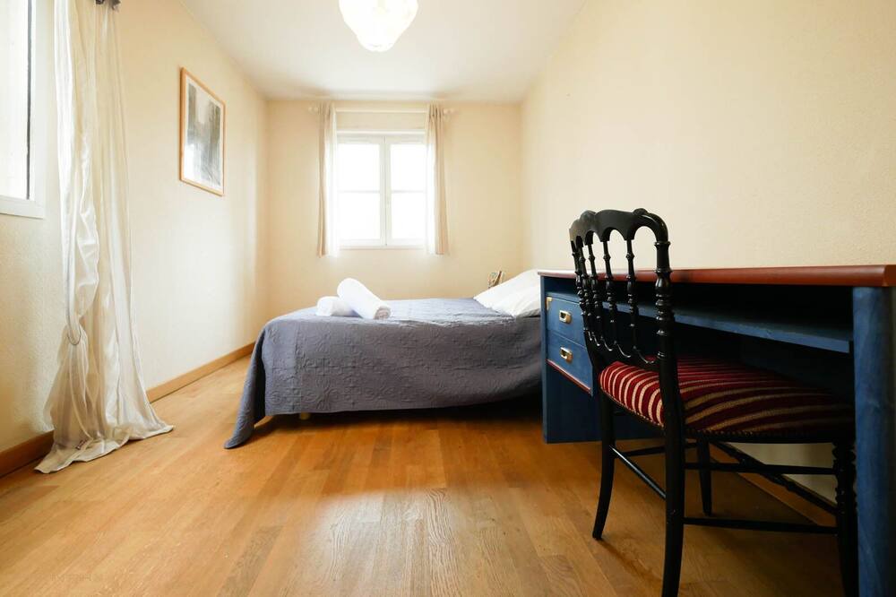 Photo of Bedroom in Antigone