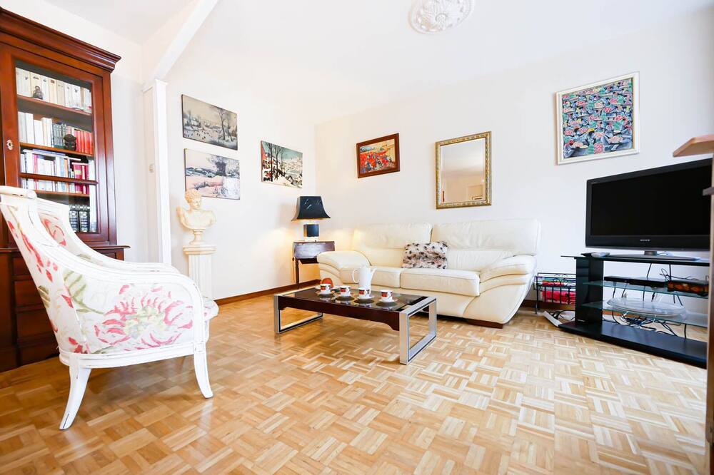 Photo of Livingroom in Antigone