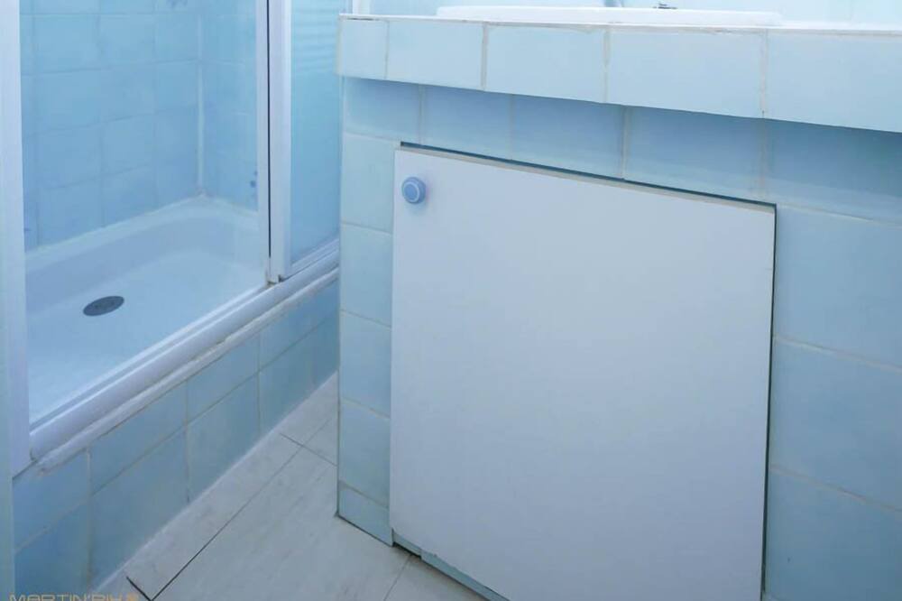 Photo of Bathroom in Antigone