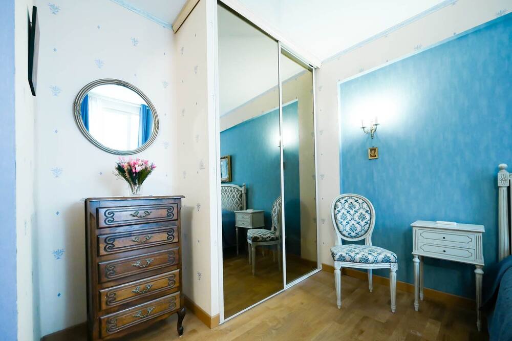Photo of Bedroom in Antigone