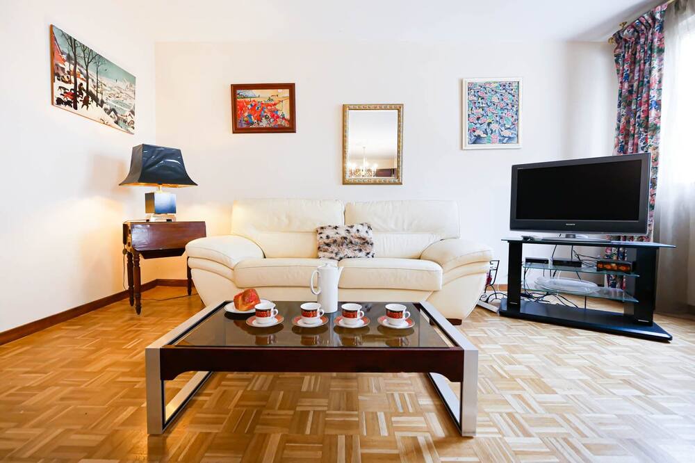 Photo of Livingroom in Antigone