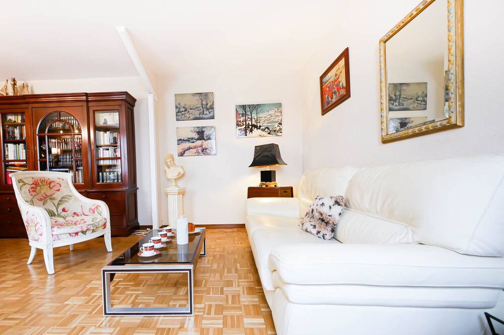 Photo of Livingroom in Antigone