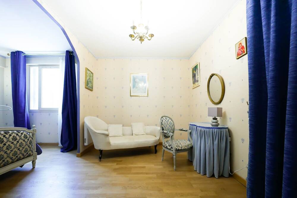 Photo of Bedroom in Antigone