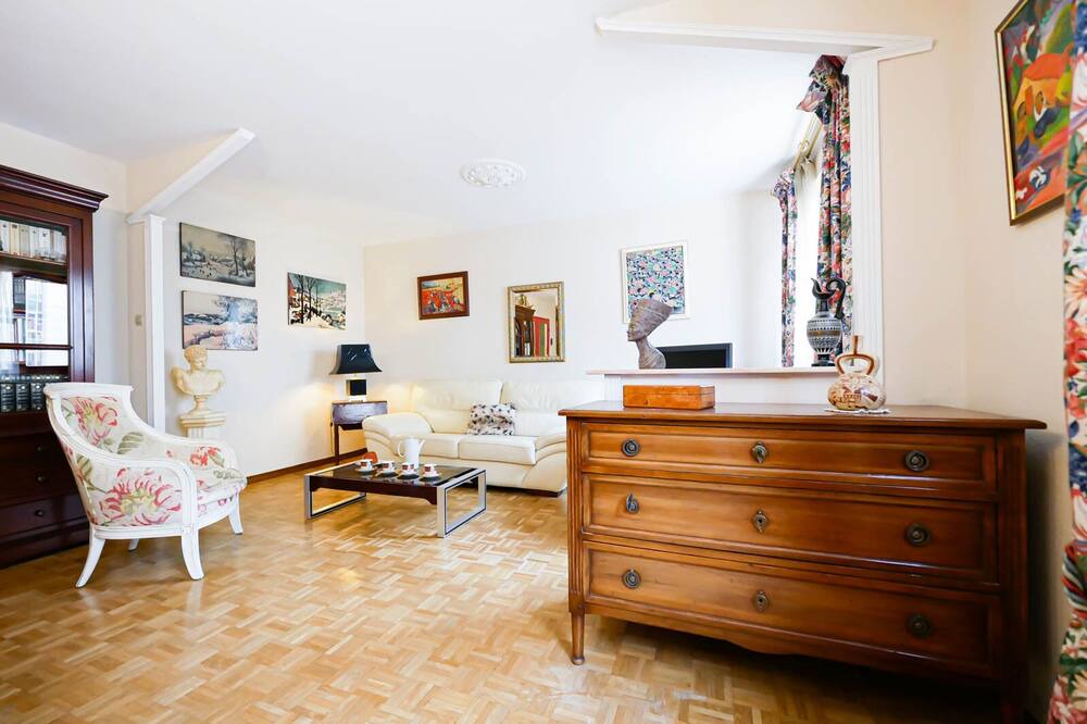 Photo of Bedroom in Antigone