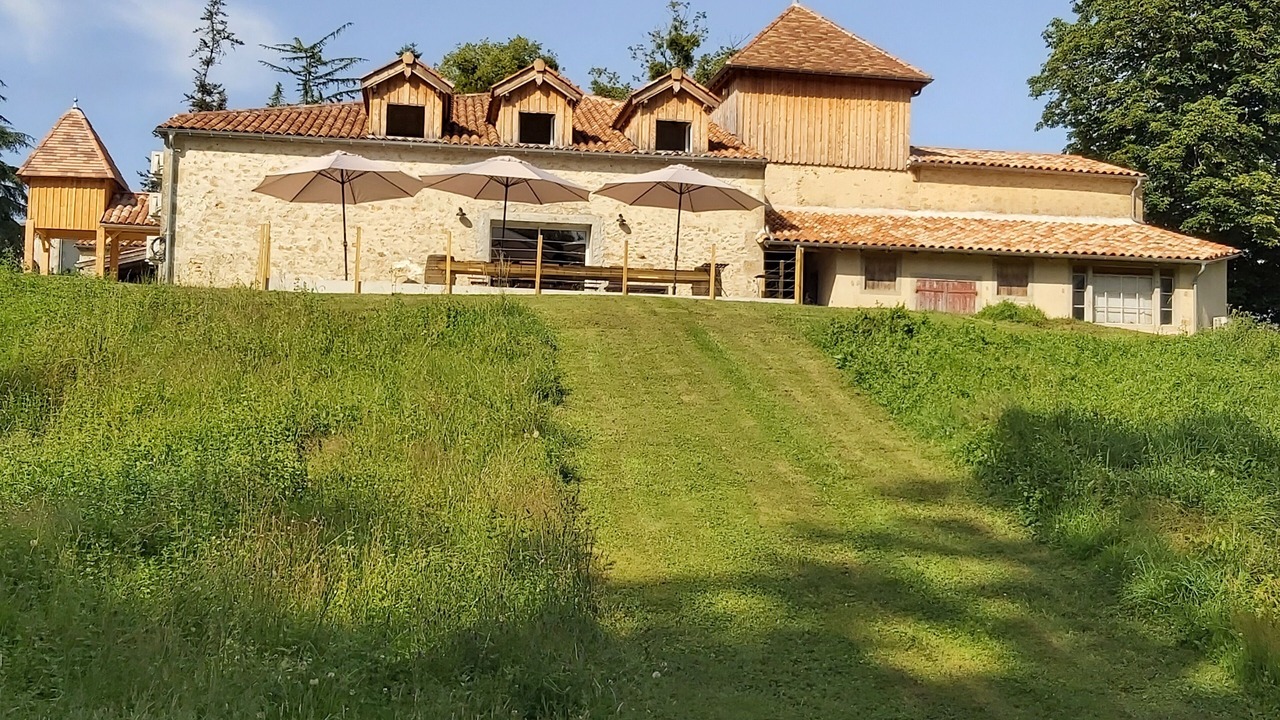 Photo of Outdoor in Saint-Sulpice-de-Pommiers