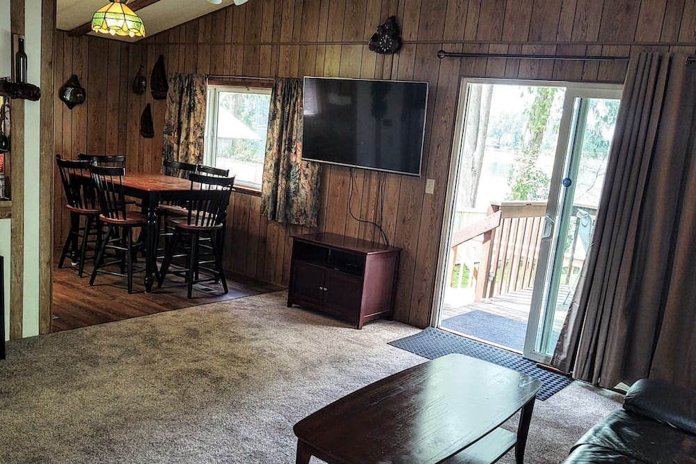 Photo of Livingroom in Grapeview