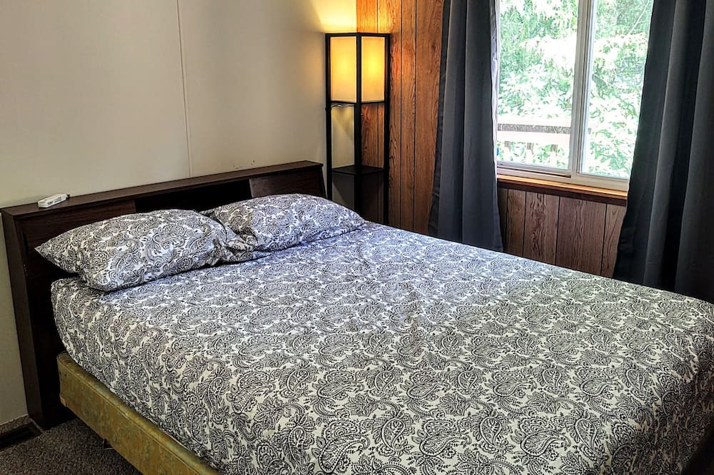 Photo of Bedroom in Grapeview