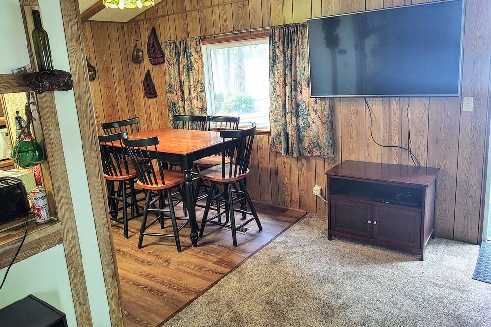 Photo of Livingroom in Grapeview