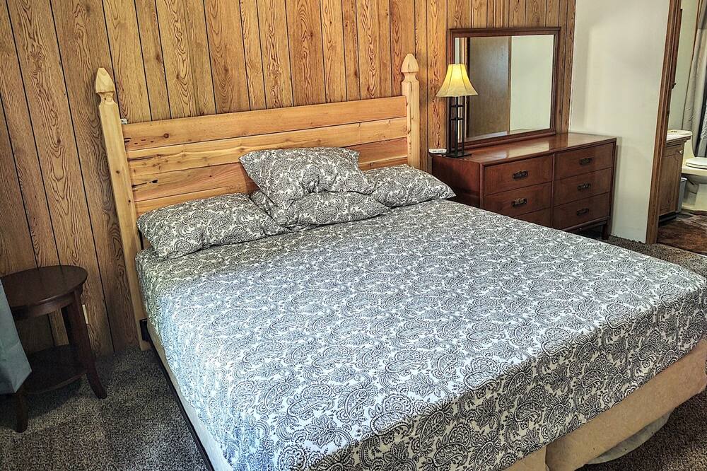 Photo of Bedroom in Grapeview