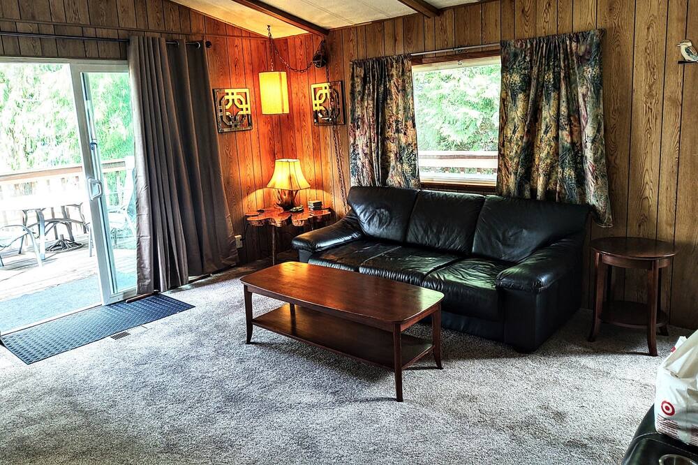 Photo of Livingroom in Grapeview