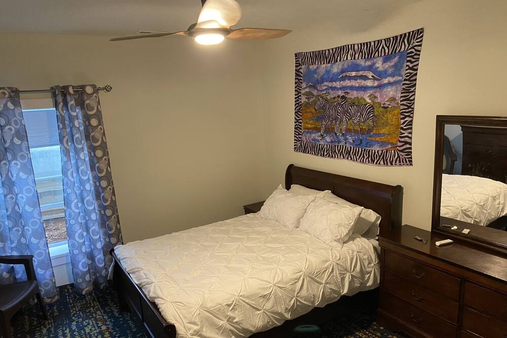Photo of Bedroom in Broadway