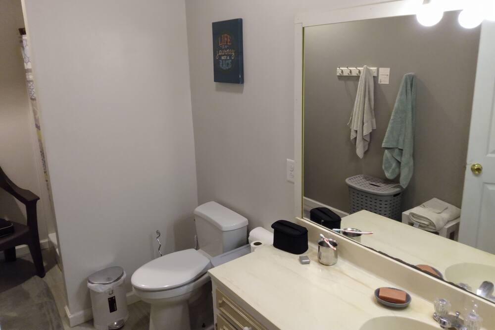 Photo of Bathroom in Broadway