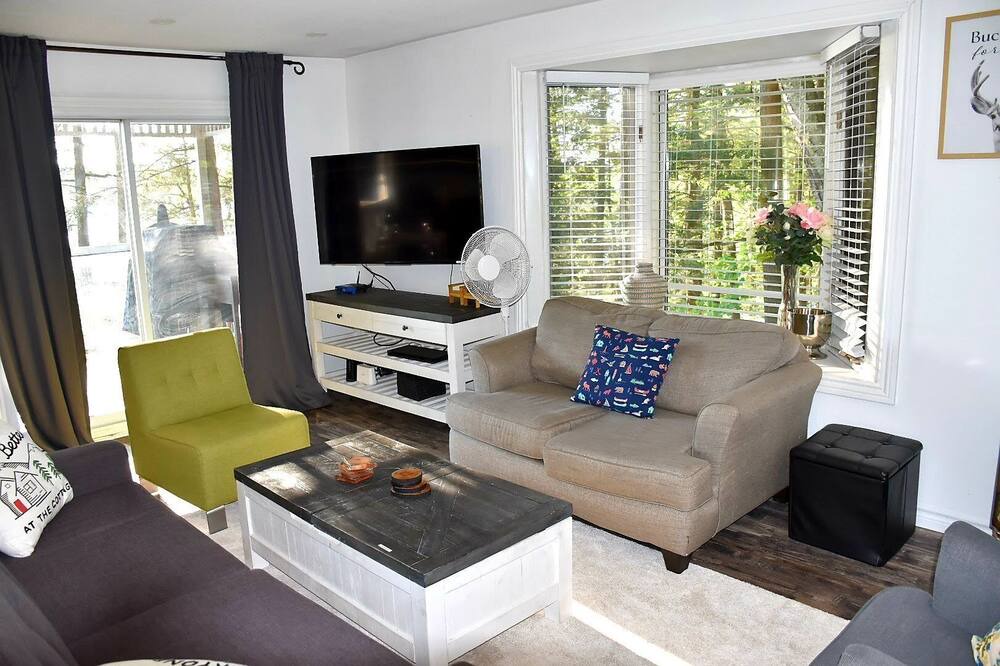 Photo of Livingroom in Armour