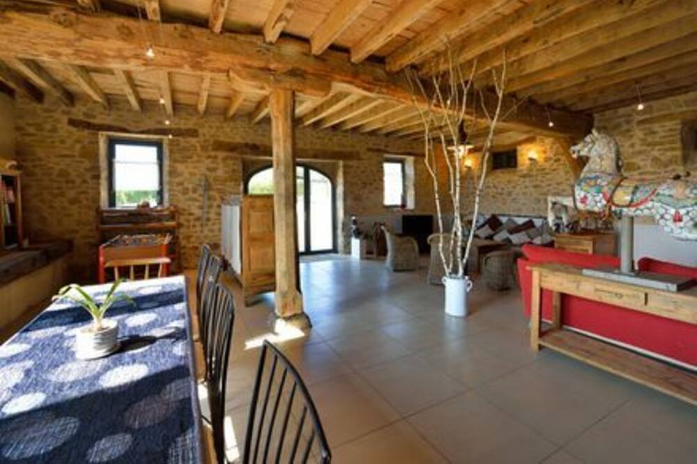 Photo of Livingroom in Roussennac