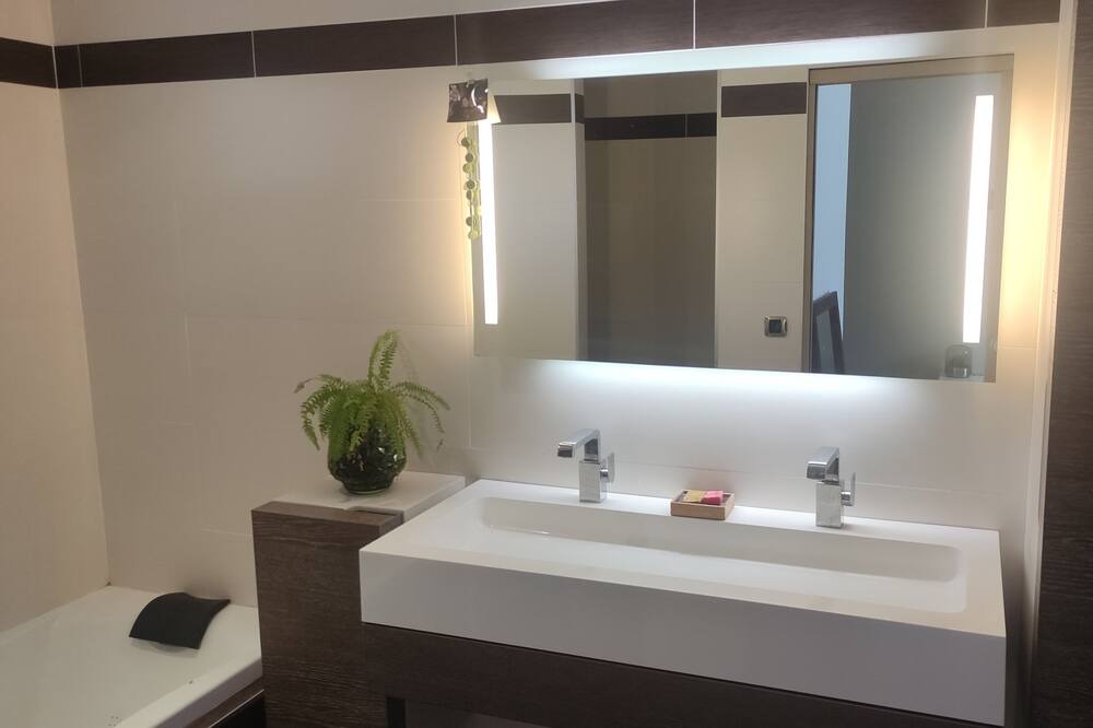 Photo of Bathroom in Pia