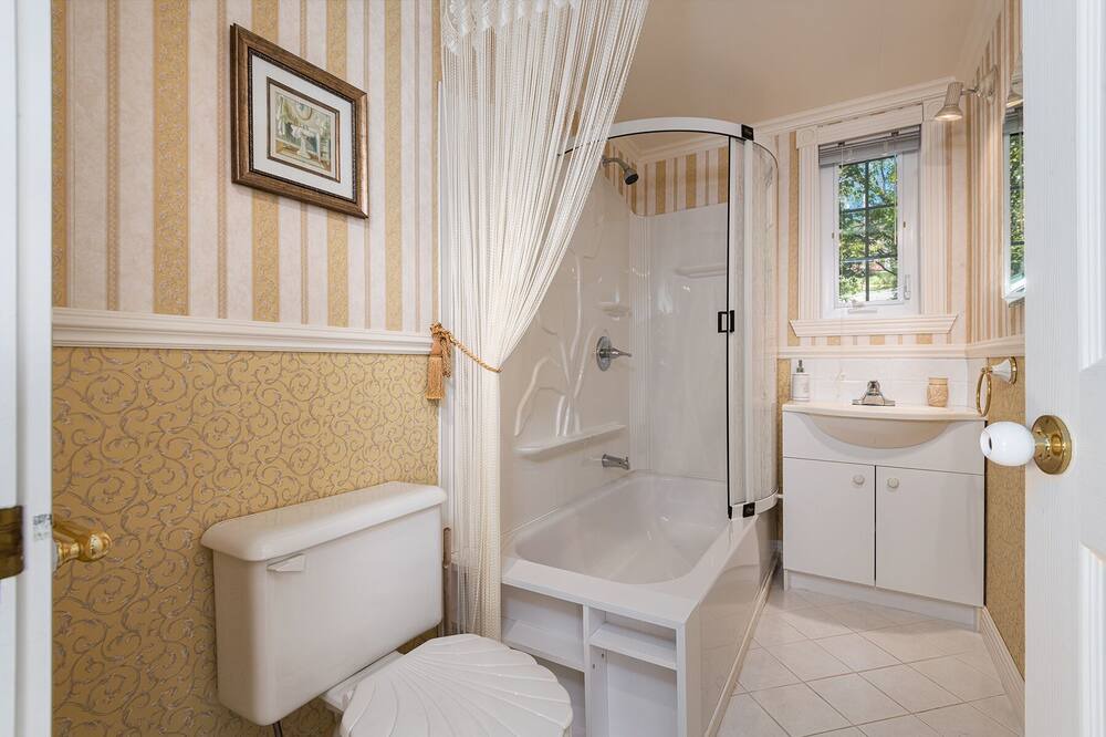 Photo of Bathroom in Pointe-au-Pic