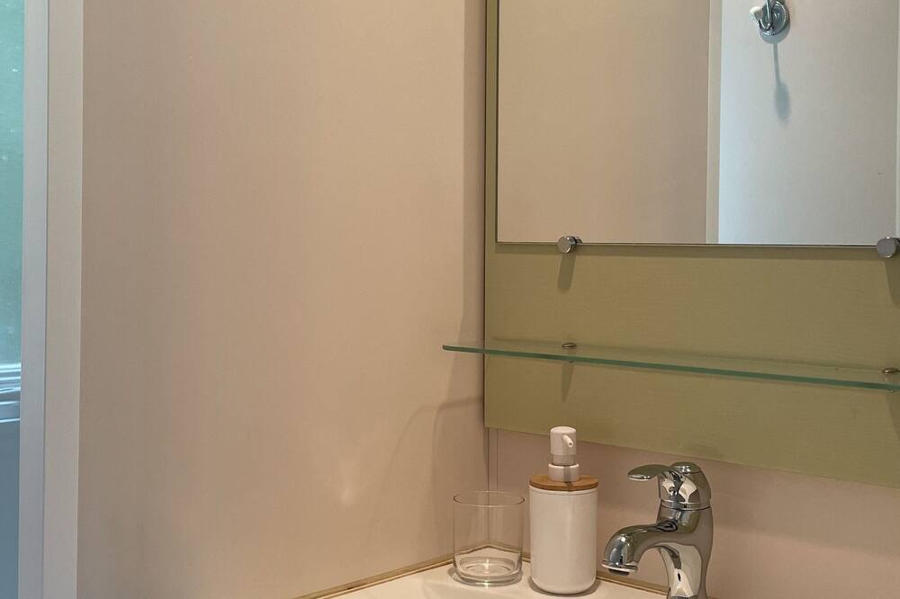 Photo of Bathroom in Lamotte-du-Rhone