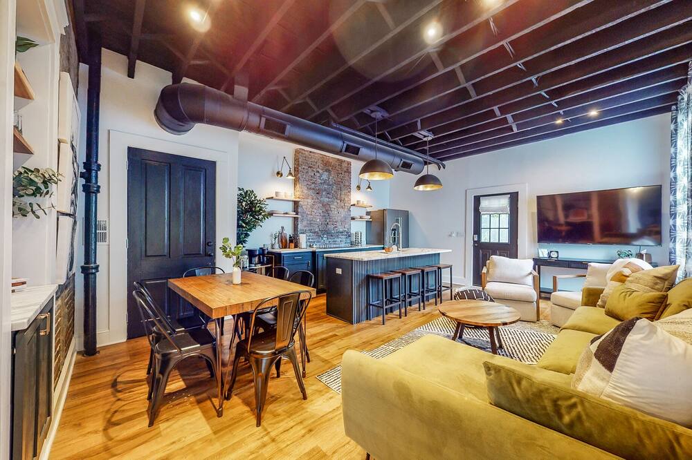 Photo of Livingroom in Smoketown Jackson