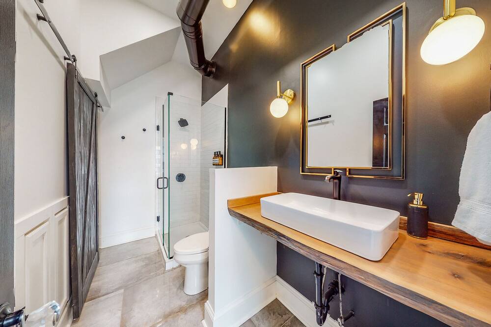 Photo of Bathroom in Smoketown Jackson