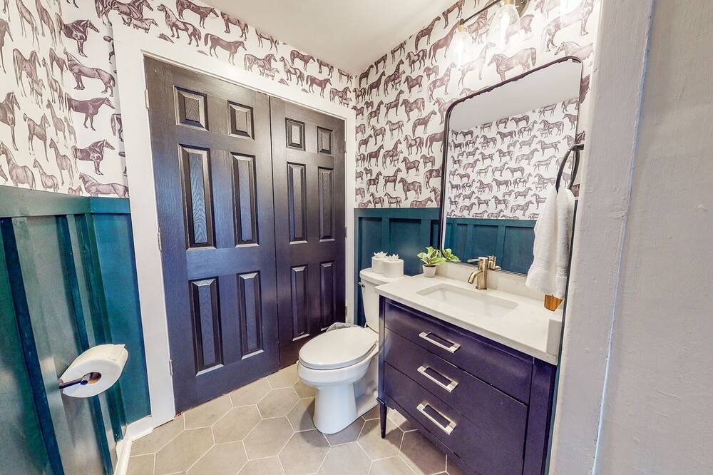 Photo of Bathroom in Smoketown Jackson