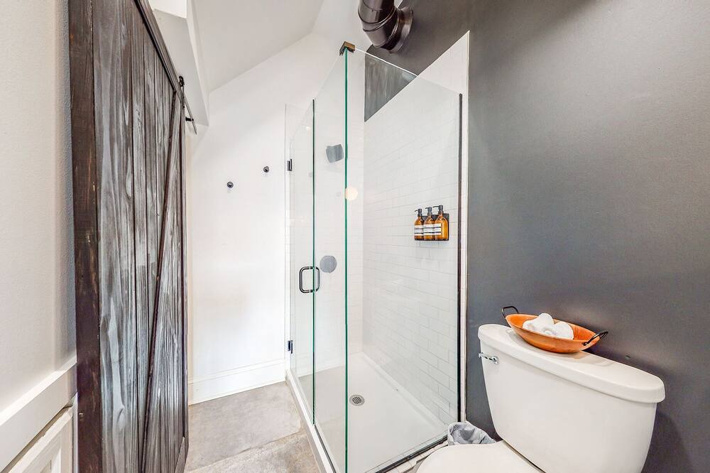 Photo of Bathroom in Smoketown Jackson
