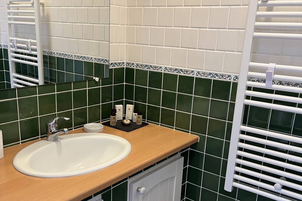 Photo of Bathroom in Villeneuve-la-Riviere