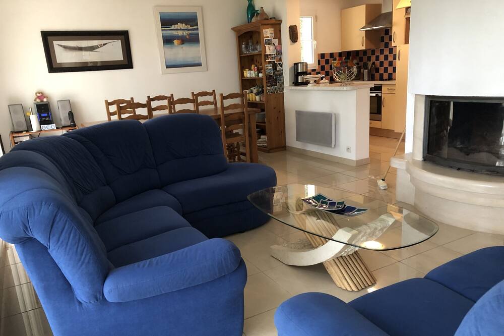 Photo of Livingroom in Saint-Michel-Chef-Chef