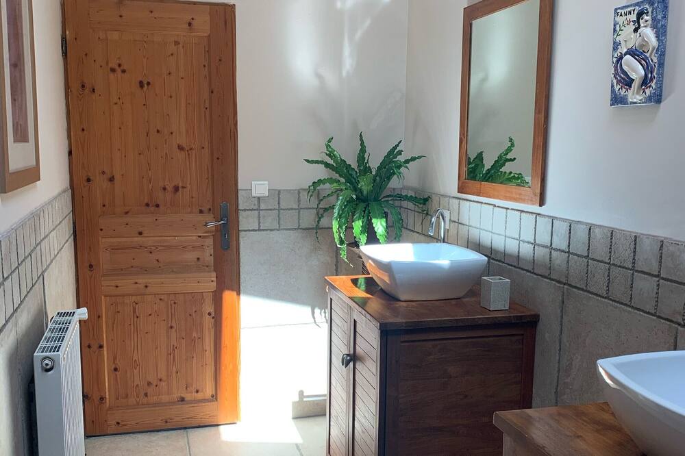 Photo of Bathroom in Sarce