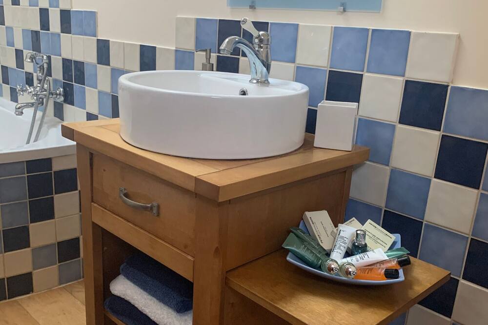 Photo of Bathroom in Sarce