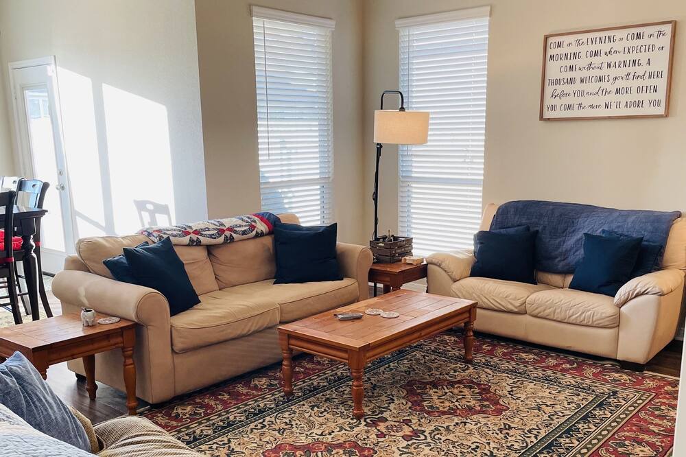 Photo of Livingroom in College Station