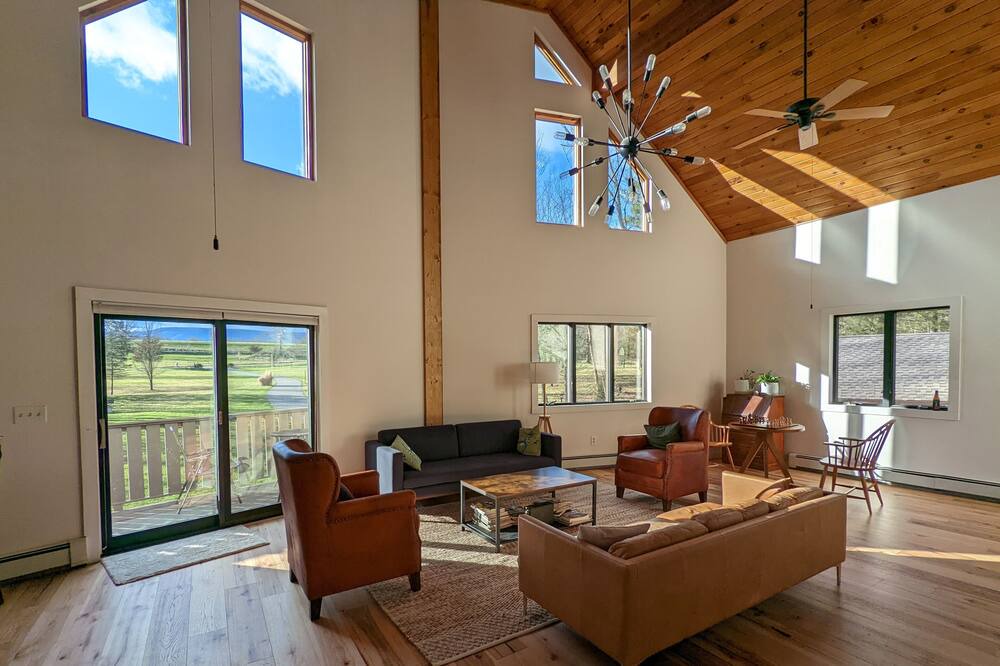 Photo of Livingroom in Pine Bush