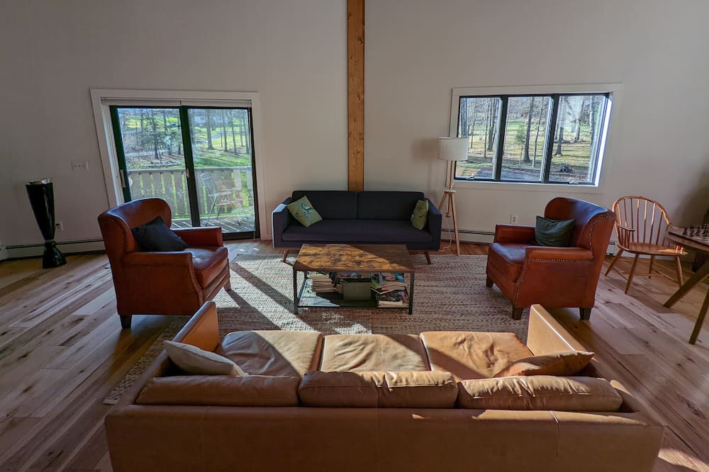 Photo of Livingroom in Pine Bush
