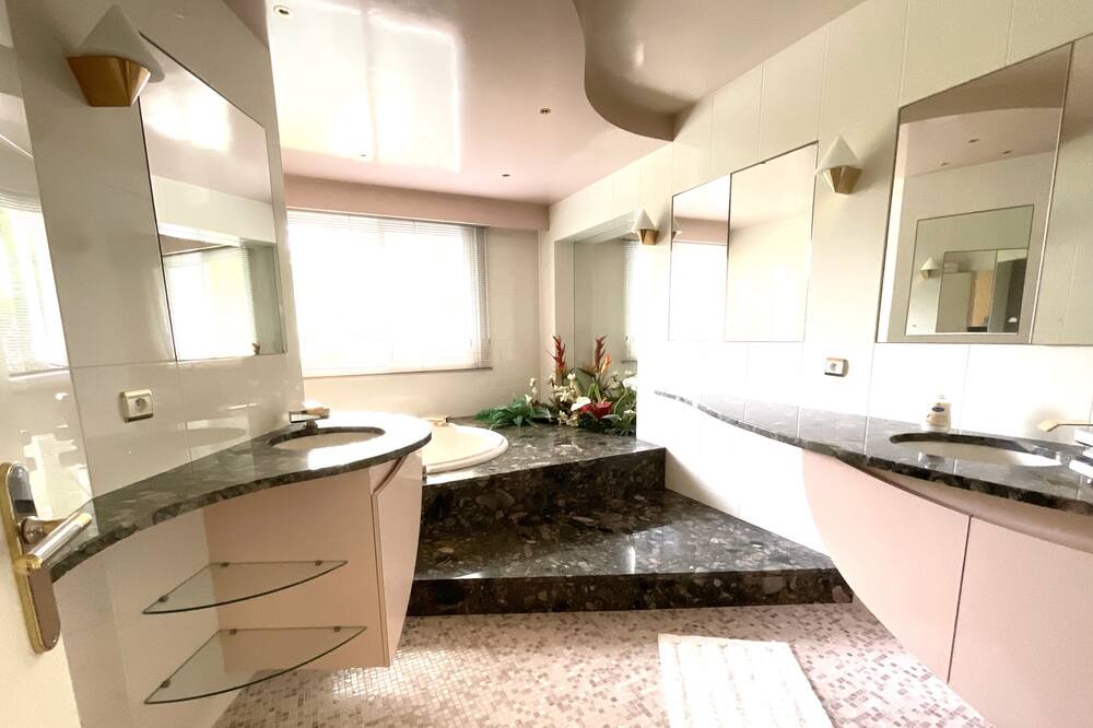 Photo of Bathroom in Basse-Goulaine
