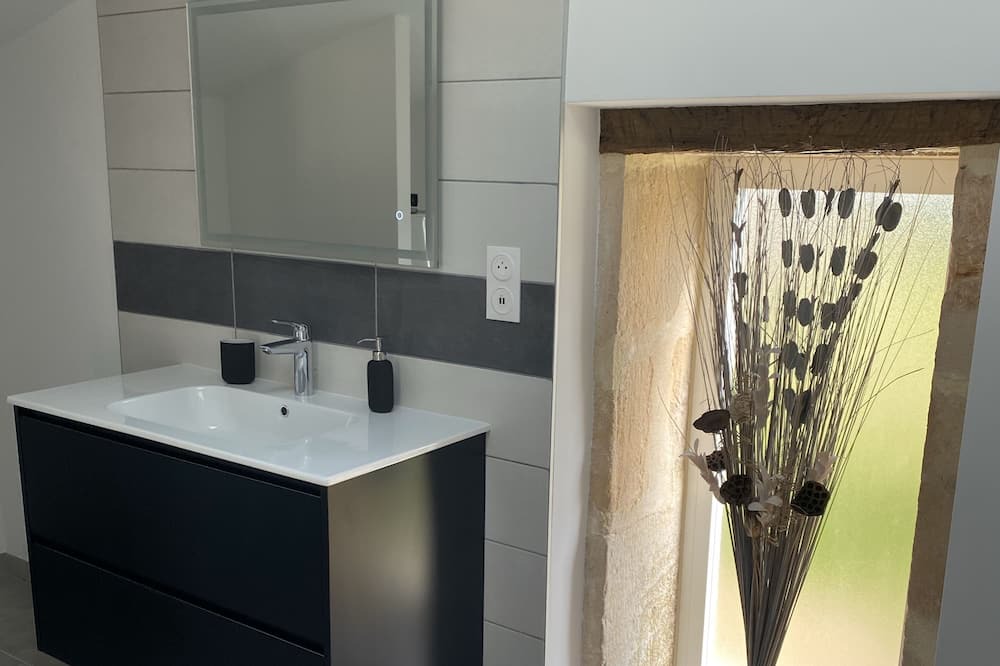 Photo of Bathroom in Marthon